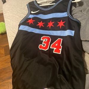 Nike nba jersey. Carter jr. Size L. Fits a little big though.